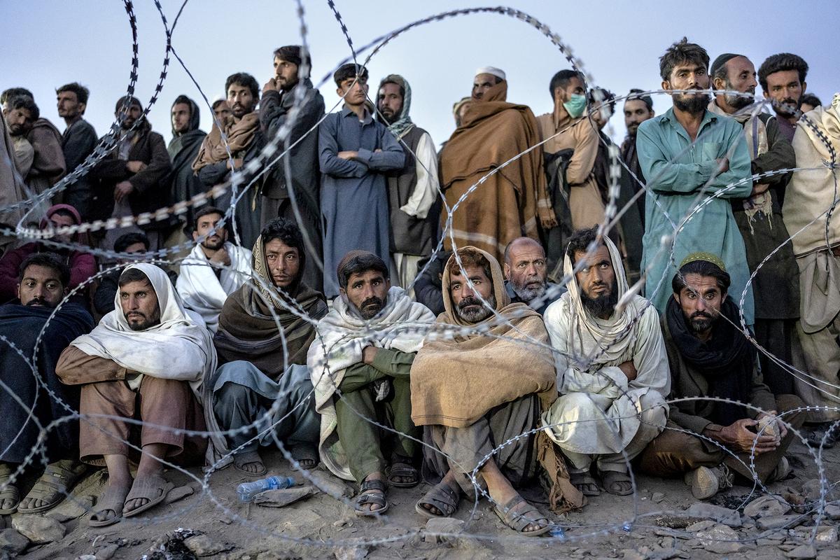 You are currently viewing Afghan Refugees in Pakistan: 2025 Return Deadline, Deportation Policy & Legal Requirements
